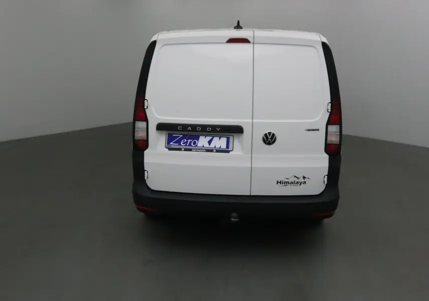 Vue arrière d'un Volkswagen Caddy Maxi blanc avec logo Himalaya et plaque Zero KM visible.