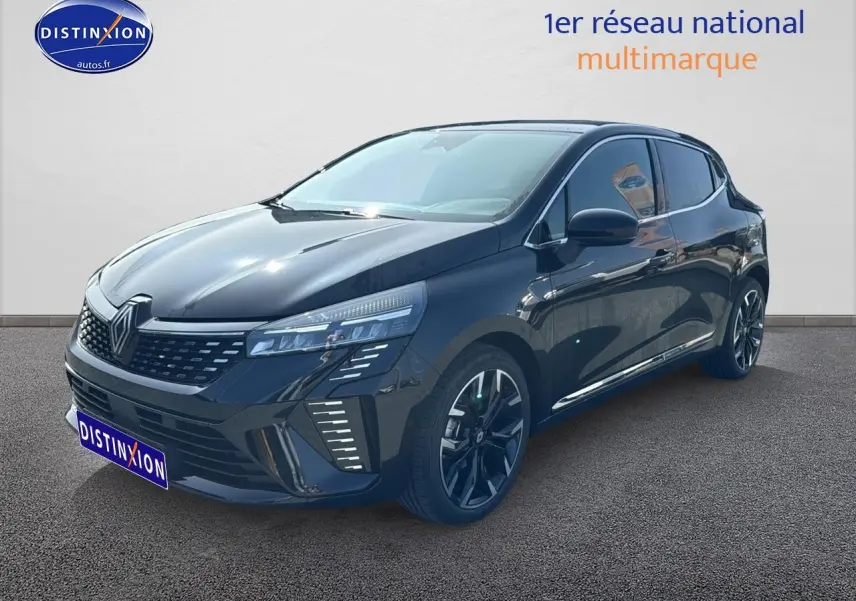 Renault Clio V noire vue en 3/4 avant droit, avec calandre chromée et jantes alliage distinctives.