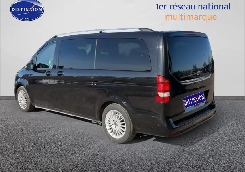 Mercedes Classe V 220 d long noir vue 3/4 arrière droit avec porte latérale coulissante et jantes multibranches.