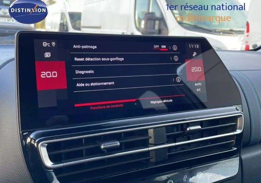 Écran tactile central du tableau de bord du Citroën C5 Aircross 2025, affichant les réglages de conduite.