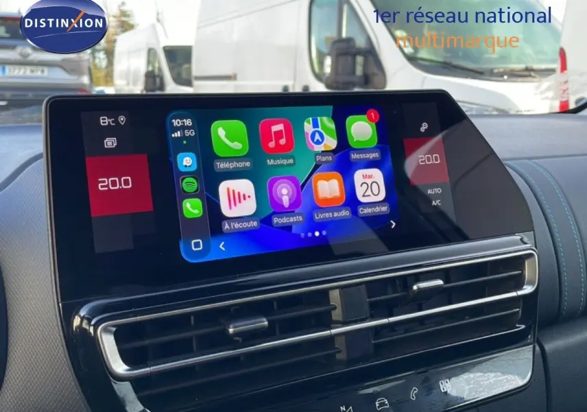 Vue intérieure du tableau de bord du Citroën C5 Aircross 2025 avec écran tactile affichant Apple CarPlay.