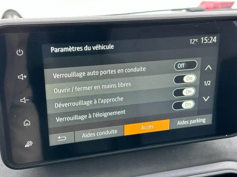 Écran tactile intérieur du Dacia Jogger 2025 affichant les paramètres de verrouillage en mode accès.