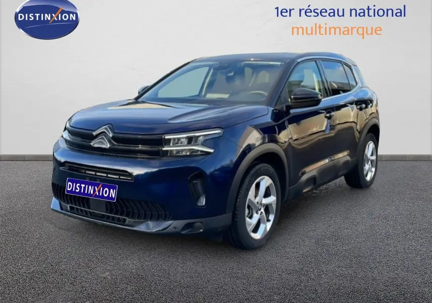 Citroën C5 Aircross bleu Eclipse Metal en 3/4 avant droit, SUV compact avec calandre distinctive et jantes alliage.