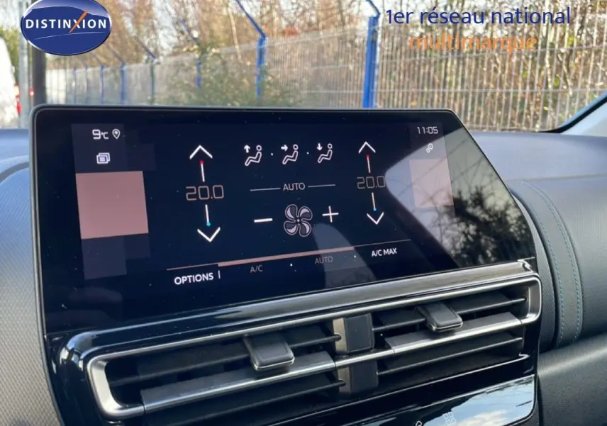 Écran tactile de climatisation affichant 20°C, avec aérateurs et tableau de bord noir du Citroën C5 Aircross.