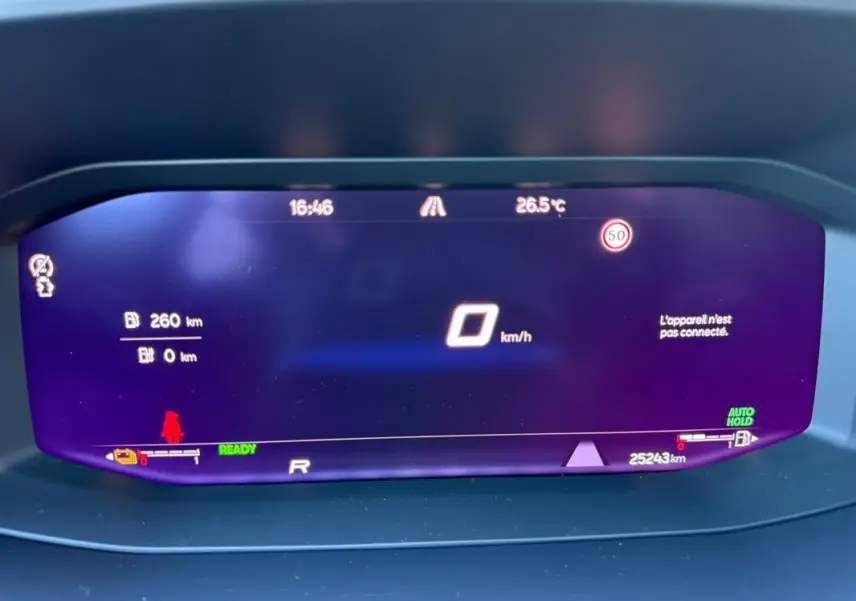 Tableau de bord numérique du CUPRA Formentor 1.4 e-HYBRID 2024 affichant vitesse à 0 km/h et autonomie de 260 km.