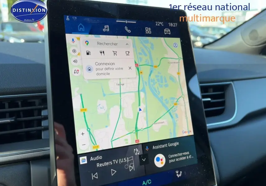 Écran tactile 10,25 pouces du tableau de bord du Renault Symbioz gris rafale, affichant une carte de navigation.