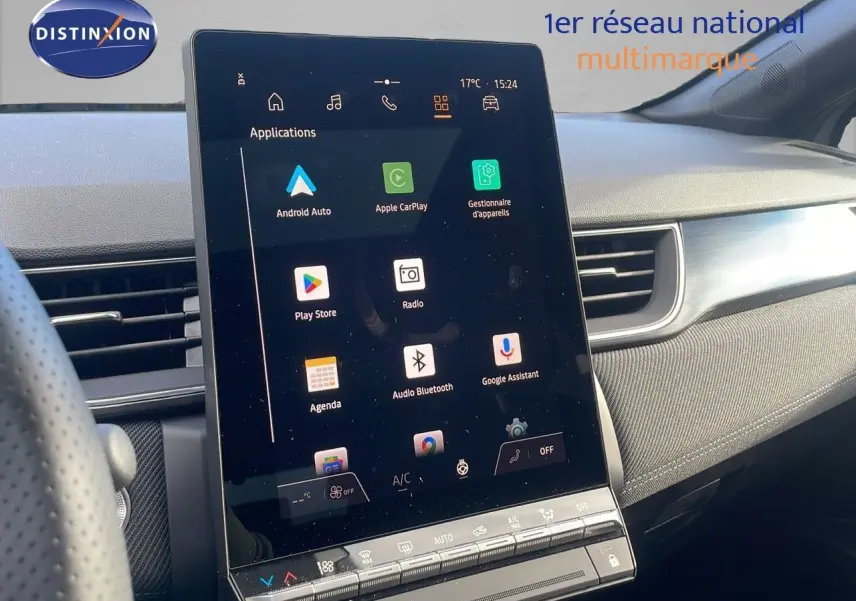Écran tactile central du Renault Captur E-Tech hybride 2025, avec interface Android Auto et Apple CarPlay visible.