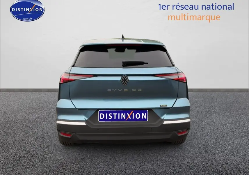 Vue arrière d'une Renault Symbioz bleu mercure avec feux LED fins et lunette arrière surteintée.