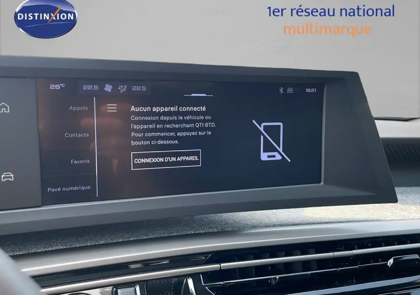 Écran tactile central du tableau de bord du Peugeot 3008 gris Artense, affichant la connexion Bluetooth inactive.