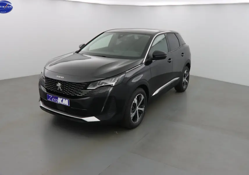Peugeot 3008 noir perle métal en 3/4 avant droit, avec calandre distinctive et jantes bi-ton.