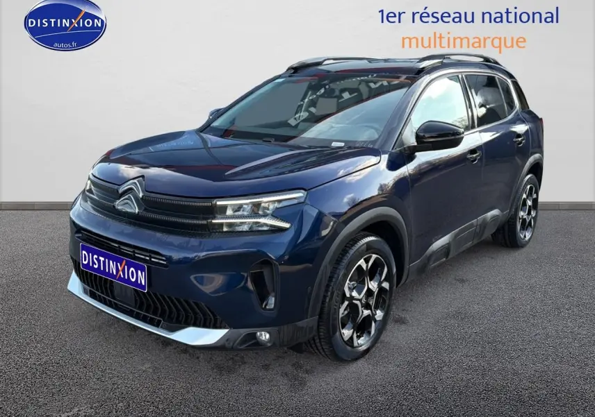Citroën C5 Aircross bleu eclipse en 3/4 avant droit avec jantes alu et toit noir brillant.