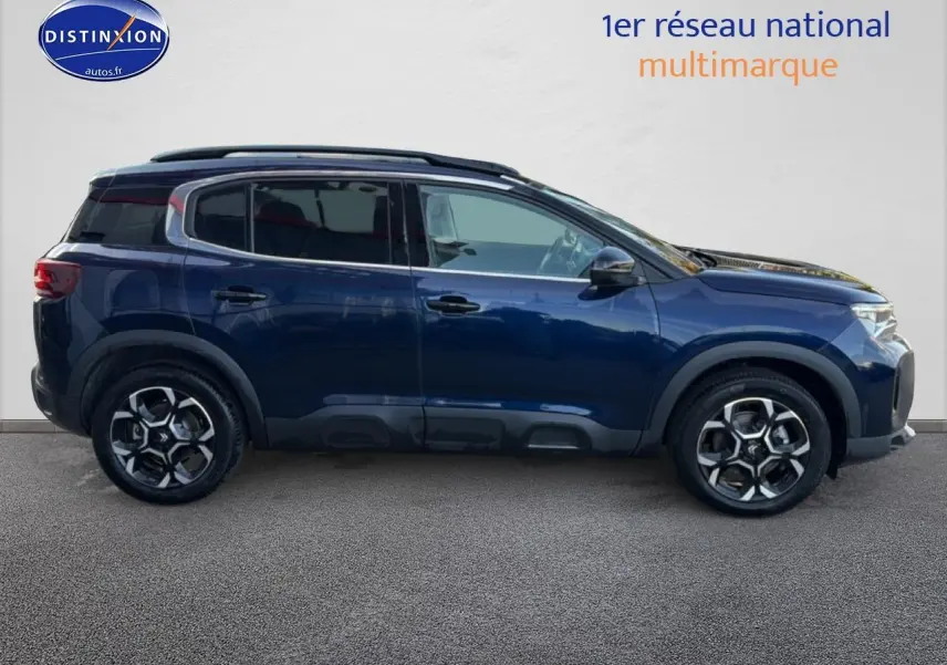 Profil droit d'un Citroën C5 Aircross 2025 bleu eclipse avec jantes alu et vitres teintées.