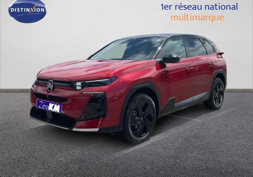 Vue 3/4 avant droit d'un Citroën C5 Aircross Hybrid rouge rubis métallisé avec jantes noires et détails noirs contrastants.