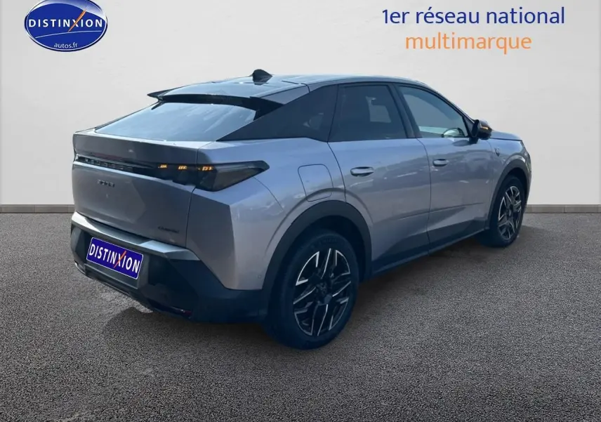 Peugeot 3008 gris artense en vue 3/4 arrière droit, avec jantes alu et toit noir contrasté.