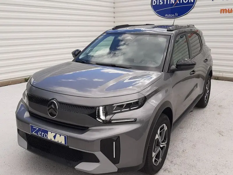 Citroën C3 Aircross hybride gris Mercury toit noir, vue 3/4 avant droit avec phares LED allumés.