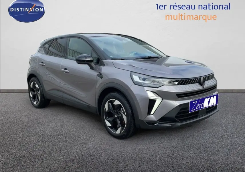 Renault Captur E-Tech gris cassiopée métal avec toit noir, vue 3/4 avant mettant en valeur ses phares LED et jantes bicolores.