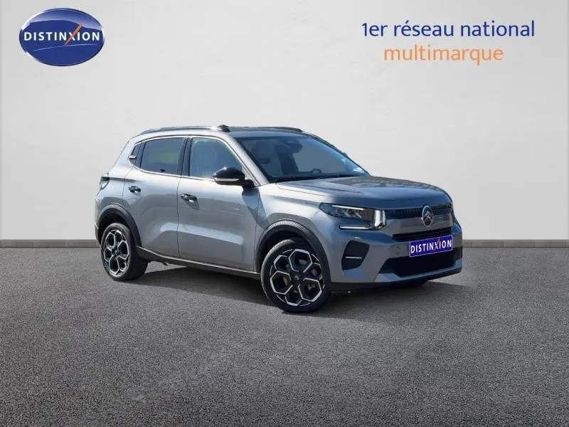 Citroën C3 1.2 Turbo 100ch MAX gris Mercury vue 3/4 avant droit avec jantes au design hexagonal.