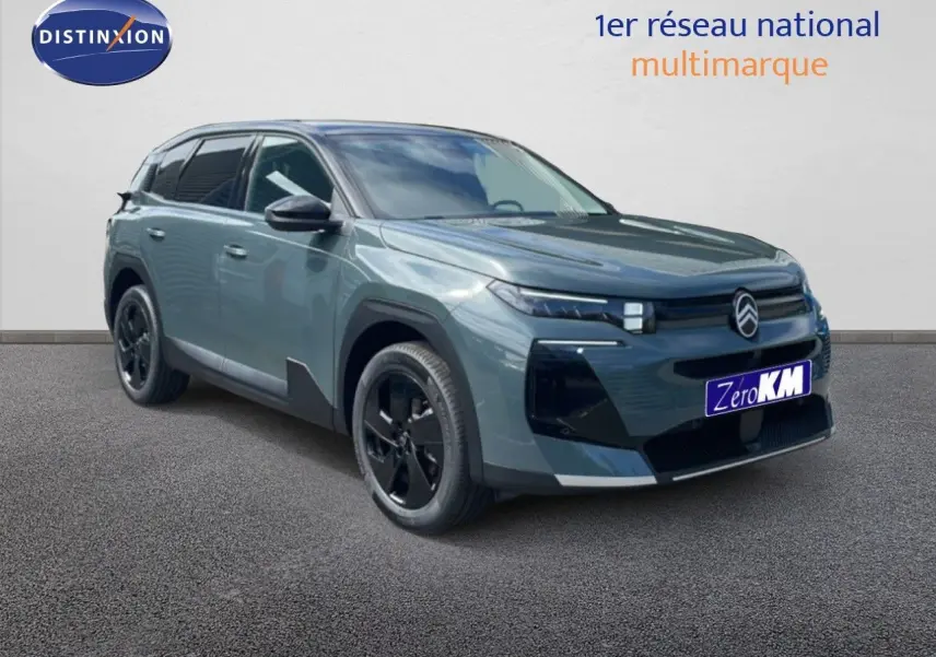 Citroën C5 Aircross Hybrid vert Astoria métal en 3/4 avant droit avec jantes noires et calandre distinctive.