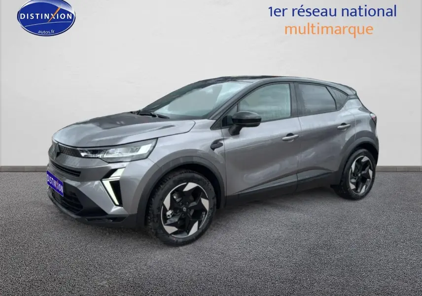 Renault Captur gris cassiopée en 3/4 avant droit, avec jantes alu noires et phares LED distinctifs.