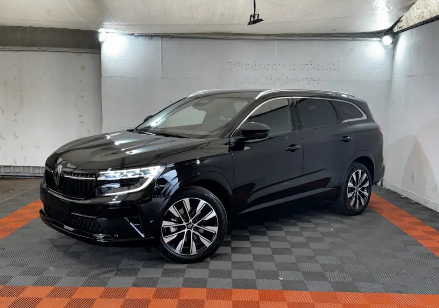 Renault Espace Techno 7PL E-Tech hybride noir, vue 3/4 avant droit avec rails de toit chromés et jantes stylées.