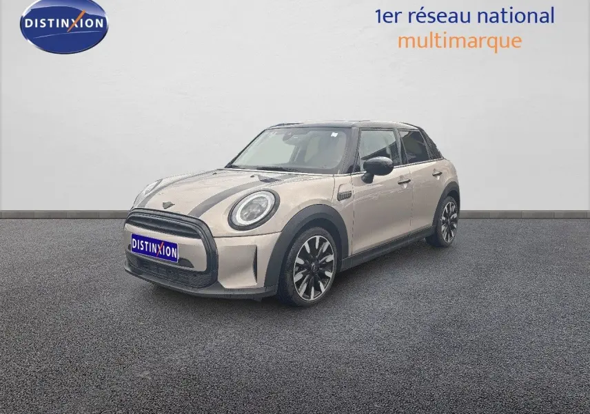 MINI 1.5 136CH Steptronic en rooftop grey metal, vue 3/4 avant droit avec toit noir et jantes bi-ton.