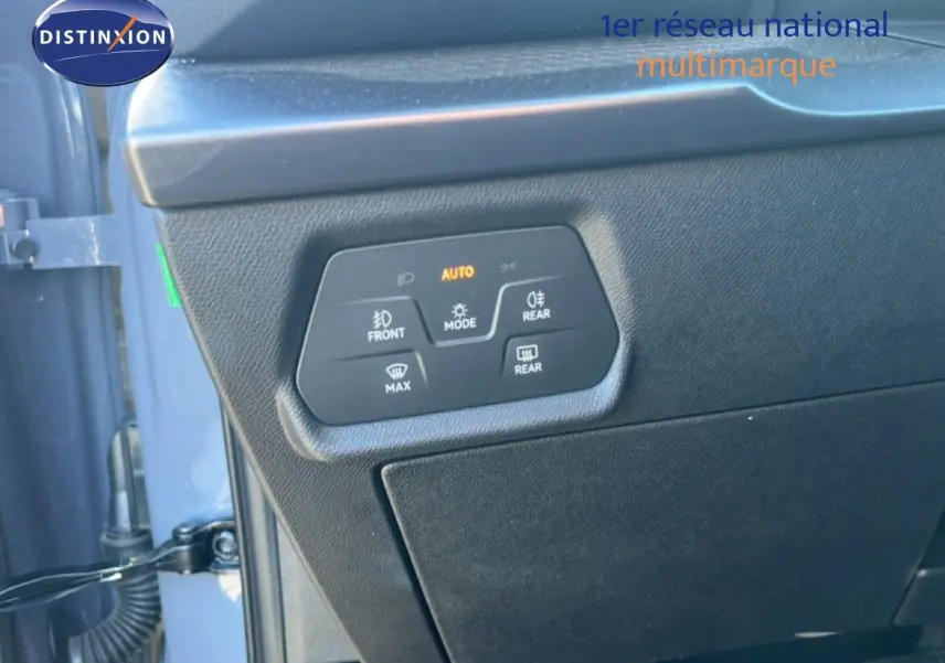 Détail du panneau de commandes d'éclairage intérieur côté gauche d'une CUPRA Formentor gris magnétique 2025.