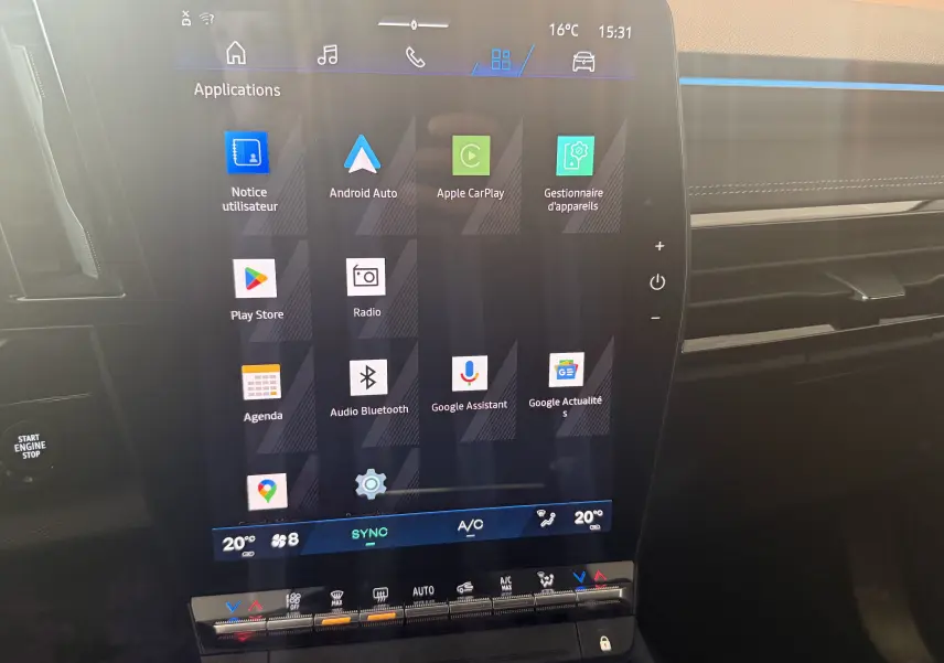 Écran tactile central 12 pouces du Renault Espace VI E-Tech 200 Esprit Alpine, affichant les applications multimédia.