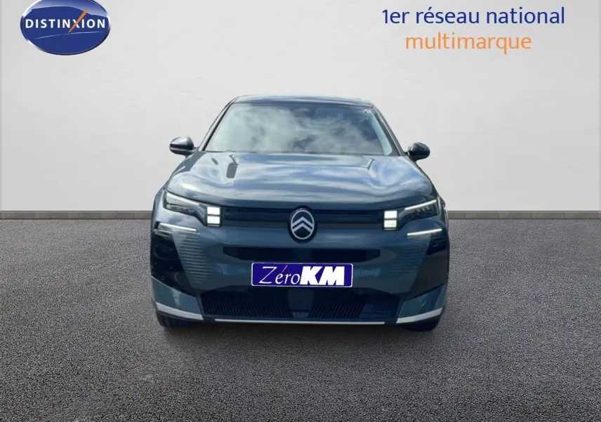 Vue de face du Citroën C5 Aircross Hybrid 145ch en vert Astoria métal avec éclairage LED distinctif.