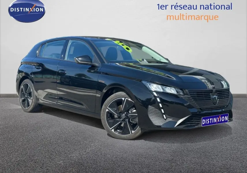 Peugeot e-308 Style noir Perla Nera vue 3/4 avant droit, avec jantes alliage et feux LED verticaux distinctifs.