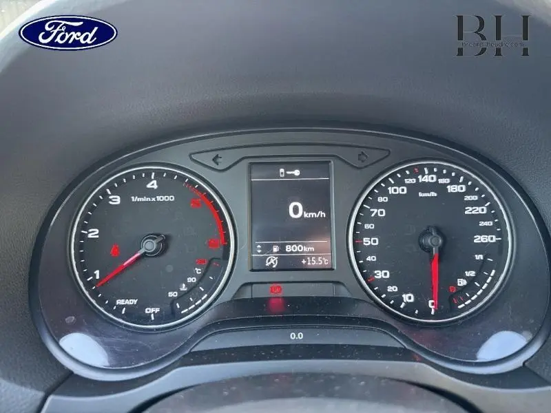 Tableau de bord de l'Audi A3 Sportback 1.6 TDI 2016 avec compte-tours, vitesse à zéro et écran multifonction central.