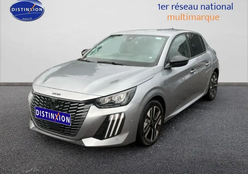 Peugeot 208 gris artense vue 3/4 avant droit avec calandre noire et feux LED distinctifs.