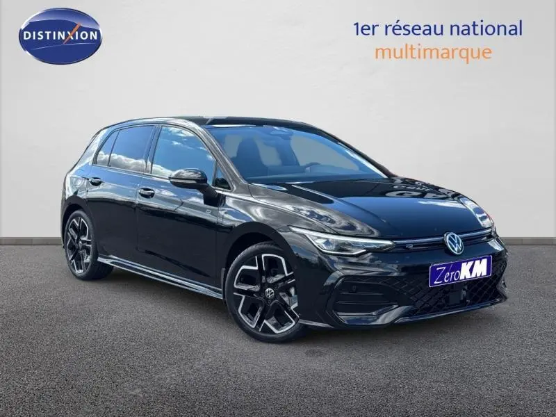 Volkswagen Golf 1.5 eTSI R-Line 2026 vue 3/4 avant en gris Lunaire avec jantes alu distinctives et calandre sportive.