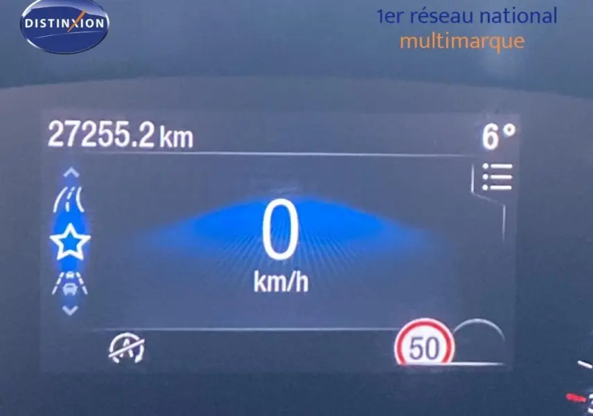 Affichage numérique du tableau de bord de la Ford Focus 1.5 EcoBlue 115 Powershift ST-Line X, vitesse à 0 km/h.