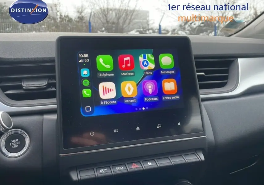 Vue rapprochée de l’écran tactile central du Renault Captur 2020 avec interface Apple CarPlay affichée.
