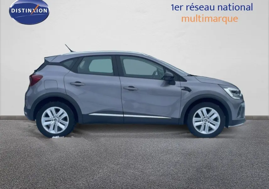 Vue de profil côté gauche d'un Renault Captur gris Cassiopée métallisé, avec jantes alliage et lignes épurées.