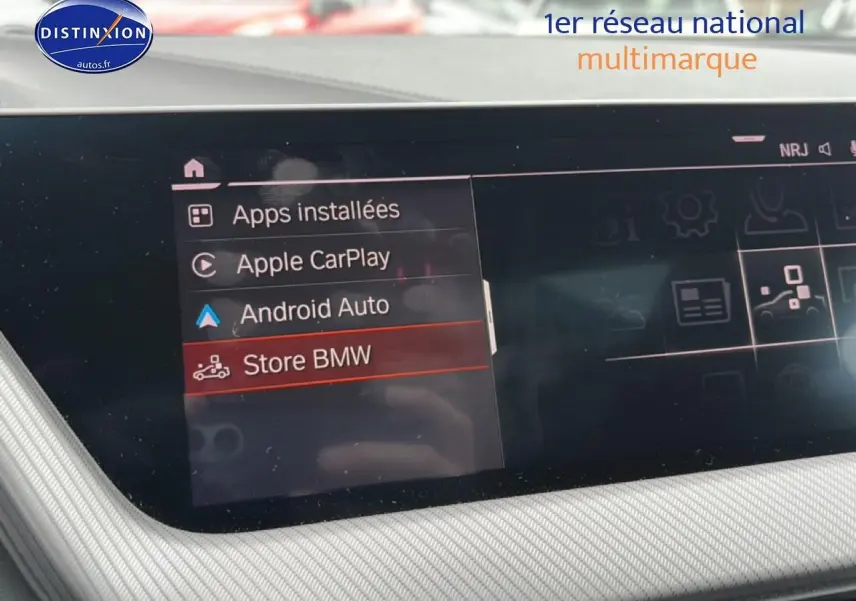 Écran tactile intérieur de BMW Série 2 Gran Coupe F44 affichant les options Apple CarPlay et Android Auto.