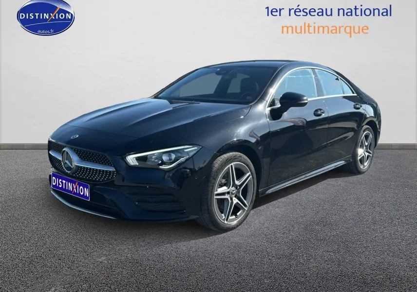 Mercedes Classe CLA 250 e AMG Line noir en 3/4 avant droit, avec calandre chromée et jantes alliage visibles.