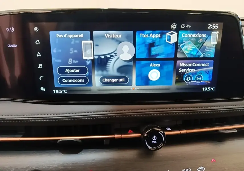 Écran tactile central 12,3 pouces du tableau de bord du Nissan Ariya 63kWh noir, affichage des connexions et apps.
