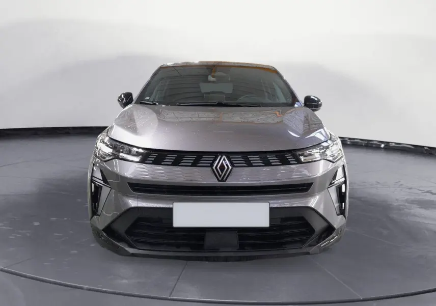 Vue frontale du Renault Symbioz E-Tech Full Hybrid 145 Evolution en gris Cassiopée avec calandre et logo distinctifs.