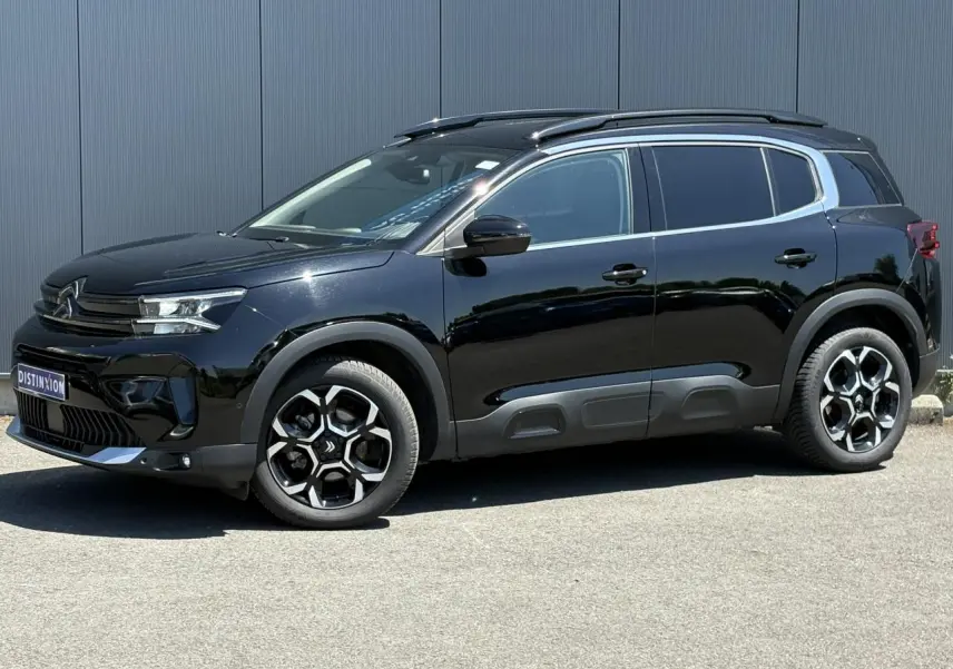 Citroën C5 Aircross Hybrid noir Perla vue de profil côté gauche avec jantes alliage 18'' bi-ton et barres de toit noires.
