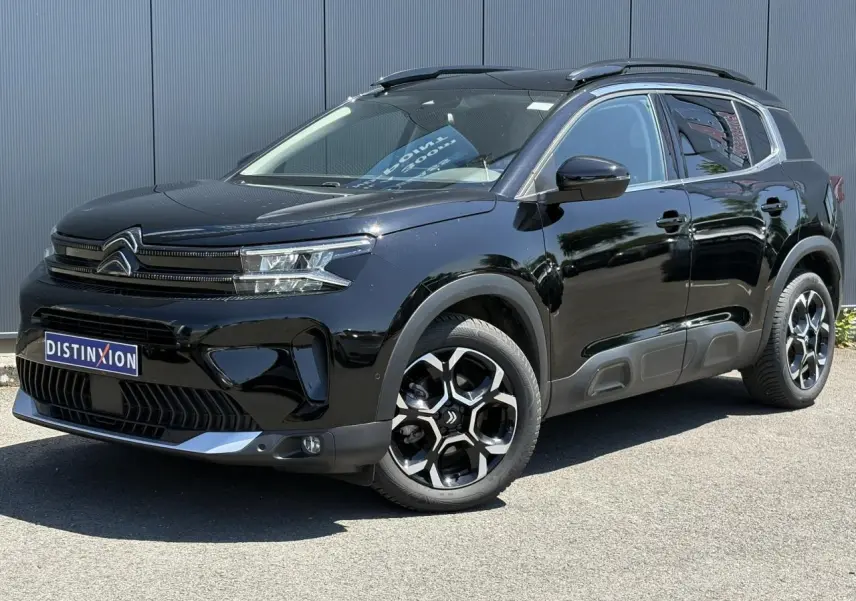 Citroën C5 Aircross Hybrid noir Perla en 3/4 avant droit, avec jantes alliage et détails noirs brillants.