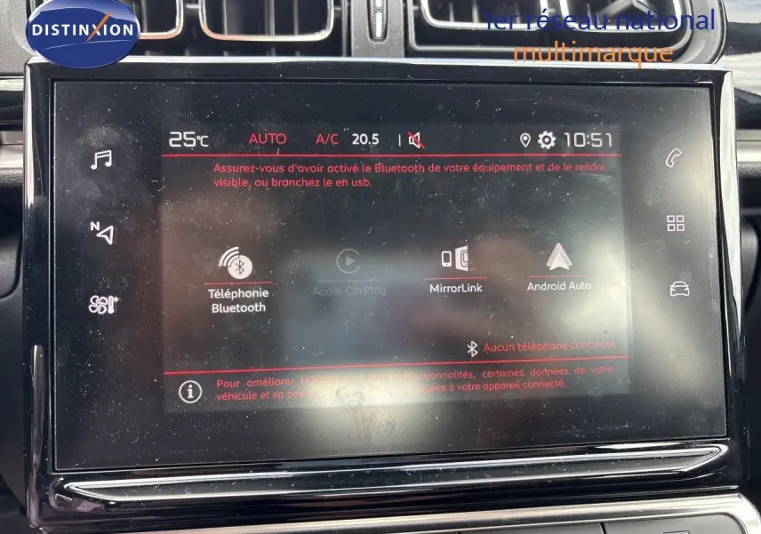 Écran tactile central de la Citroën C3 blanche banquise 2022, affichant les options Bluetooth et Android Auto.