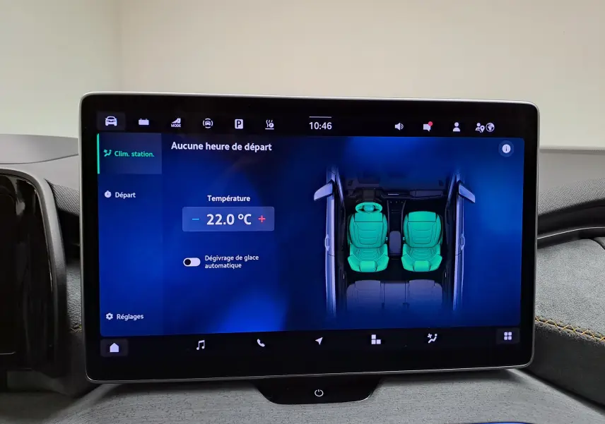 Écran tactile intérieur du Skoda Kodiaq 2025 montrant la climatisation avec siège avant en surbrillance verte.