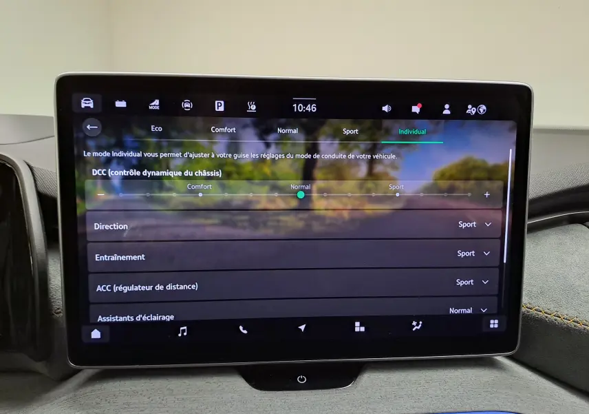 Écran tactile intérieur du Skoda Kodiaq 2025 affichant les réglages du mode de conduite en vue frontale.