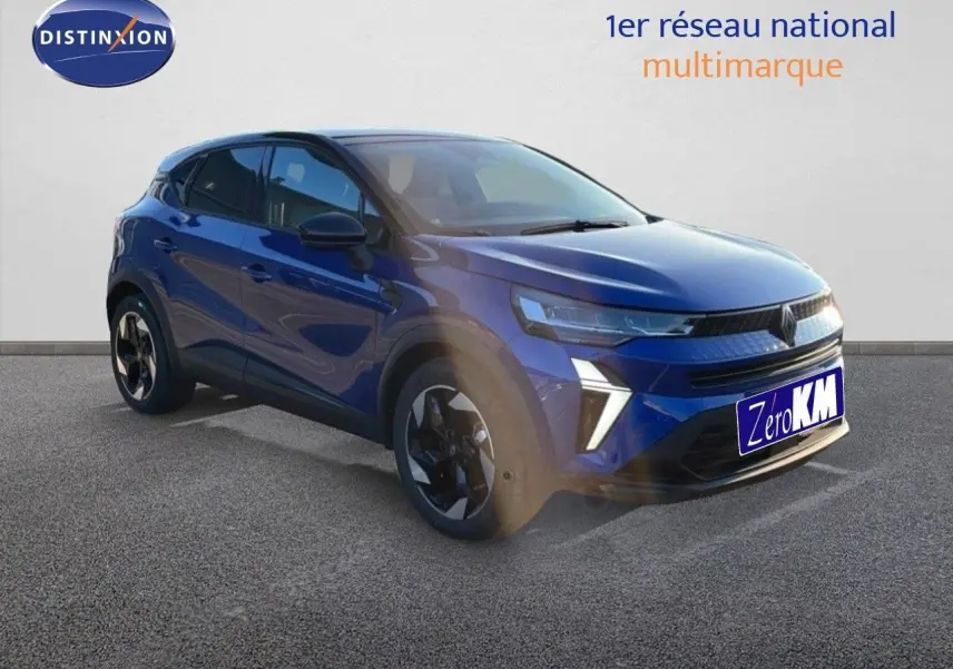 Renault Captur E-Tech hybride bleu Iron Metal avec toit noir, vue 3/4 avant côté gauche sur fond neutre.