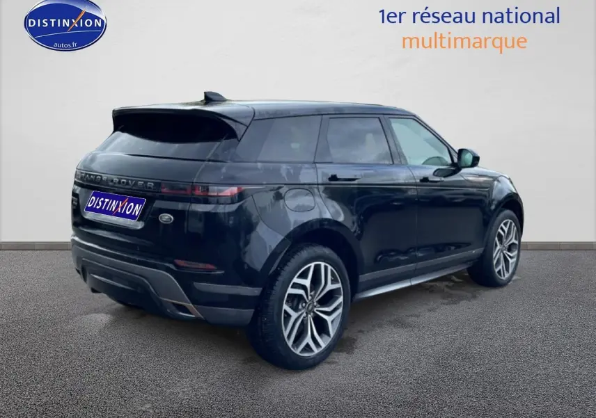 Range Rover Evoque noir en 3/4 arrière droit, avec jantes alliage et feux arrière LED fins, sur fond neutre.