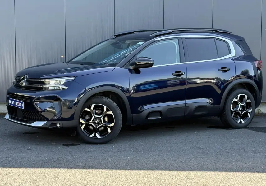 Citroën C5 Aircross Hybrid bleu Eclipse en profil droit, avec jantes alliage bi-ton et protections Airbump noires.