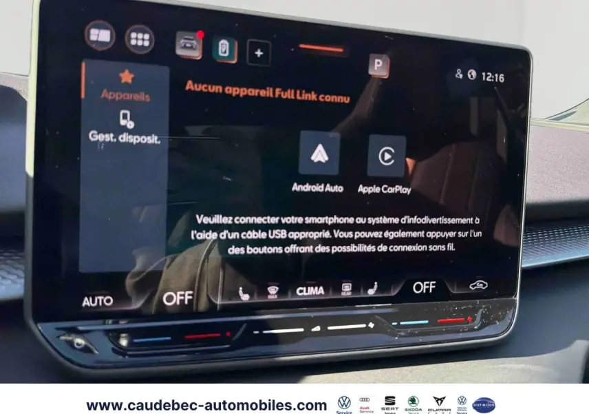 Écran tactile central du CUPRA Terramar 2024 affichant la connexion Android Auto et Apple CarPlay.