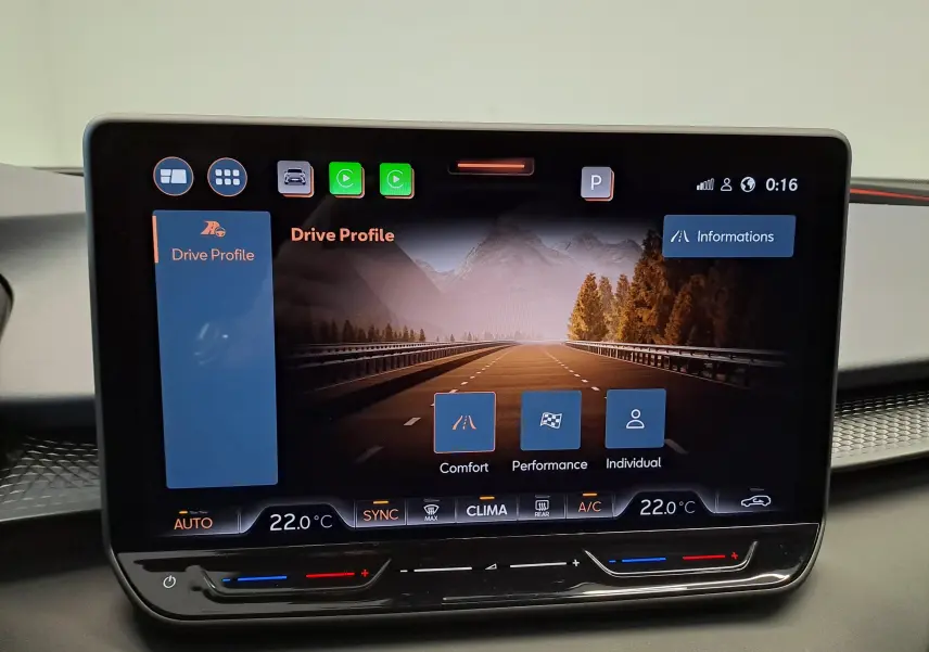 Je ne vois pas d'image de véhicule dans votre message, mais uniquement un écran de tableau de bord avec les réglages du mode de conduite. Pouvez-vous fournir l'image du véhicule pour que je puisse décrire correctement ?