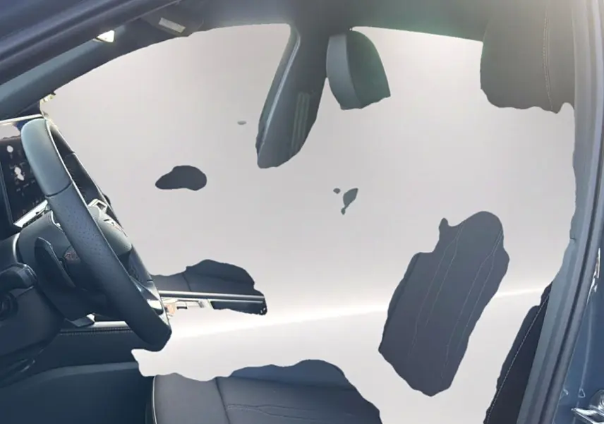 Intérieur du CUPRA Formentor 1.5 etsi hybrid 2026, vue côté conducteur avec sièges sport noirs et volant cuir multifonction.